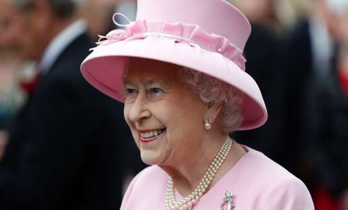 british queen faces staff strike over appalling low pay