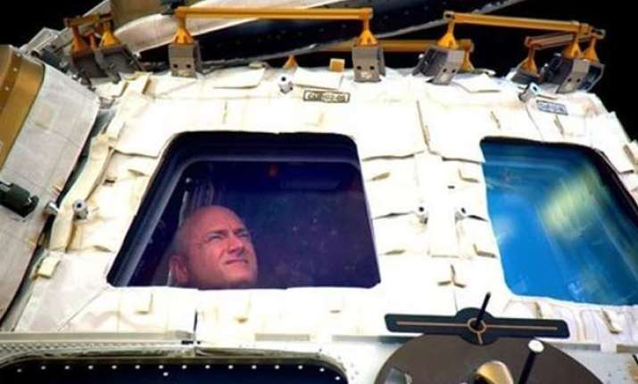 nasa astronauts scott kelly mikhail kornienko head home