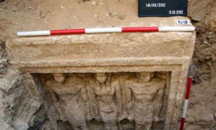 unknown egyptian queen s tomb discovered