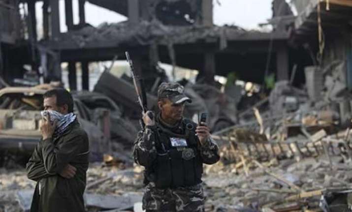 kabul blasts kill 35 test afghan president s peace plan