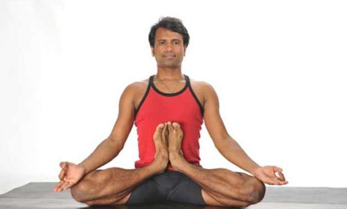 indian sets guinness yoga record in hong kong