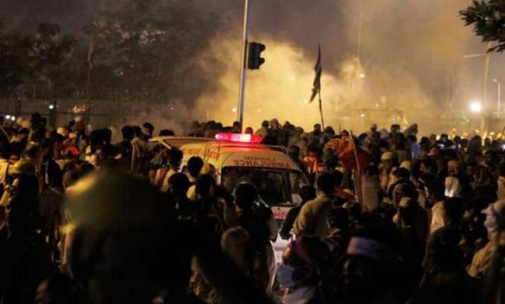 pak army to meet as political impasse violence continue