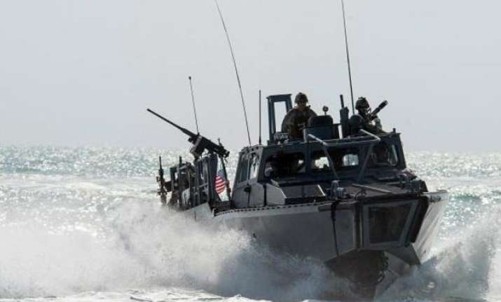 iran takes 2 us navy boats and 10 sailors into custody