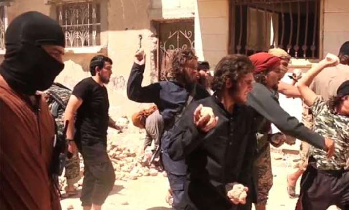 isis targets gays with brutal public killings