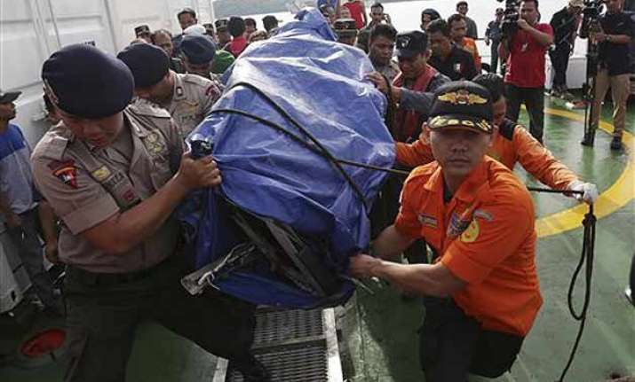 divers find both black boxes in airasia crash