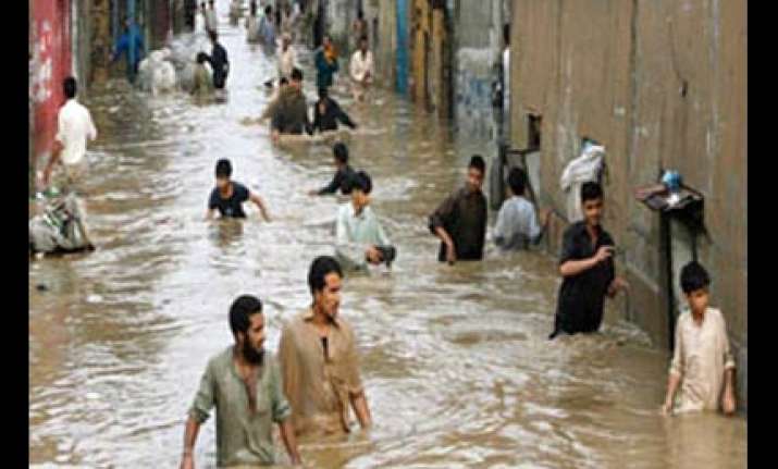 34 000 women paramedics go missing after pakistan floods