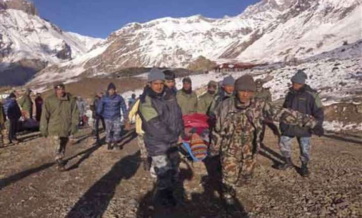 nepal blizzard avalanche death toll rises to 29