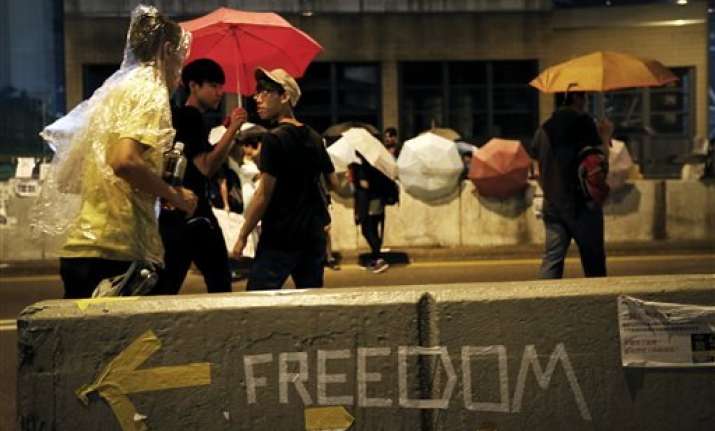 scuffles as hong kong protests face clear out