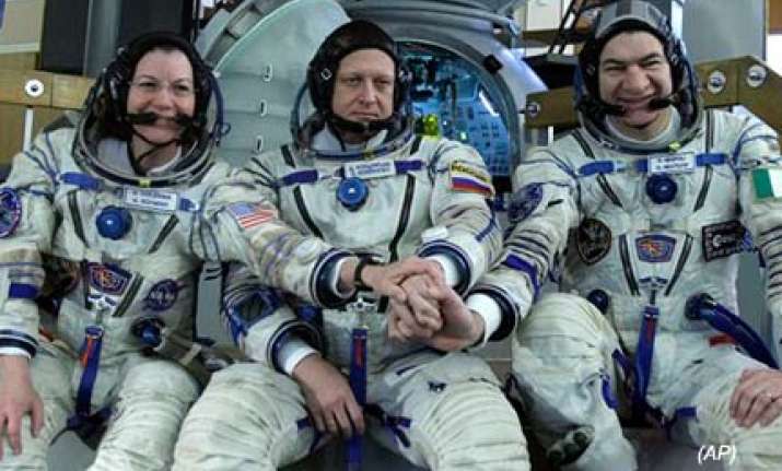 soyuz carrying americans russians lands