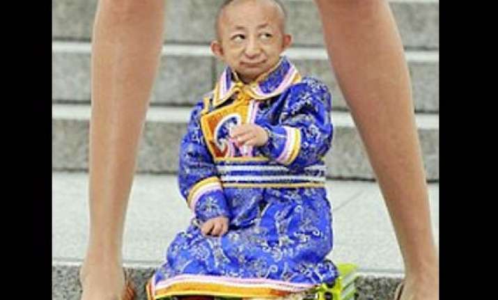 world s shortest 29 inch man dies at age of 21