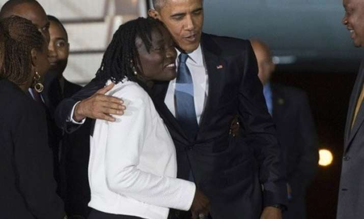 president barack obama visits kenya reunites with father s