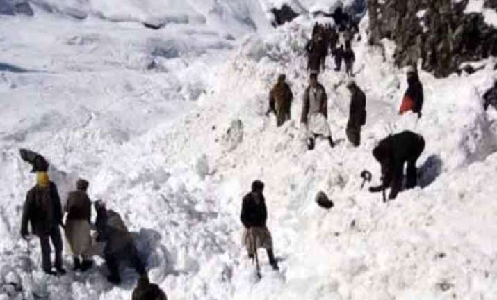 afghan avalanches toll rises above 250 officials