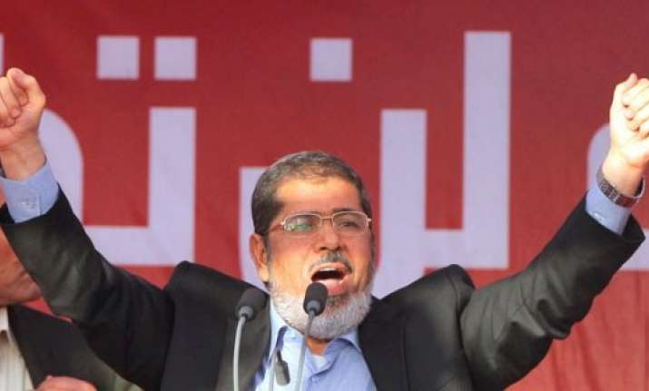 egypt s morsi asks people to continue revolution against