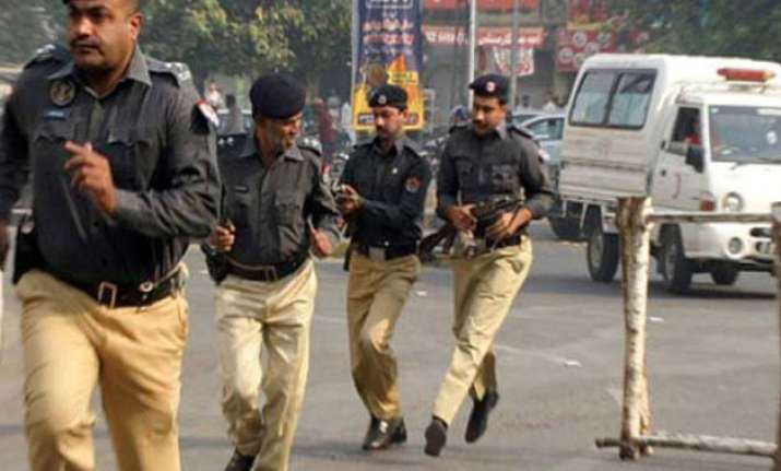 security forces kill 10 militants in pakistan