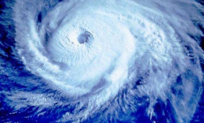 coastal areas evacuated as cyclone pam batters new zealand