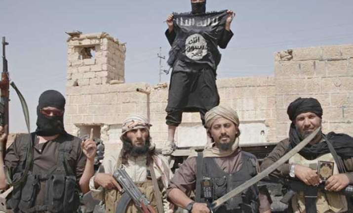 isis publicly beheads its 20 fighters for absconding report