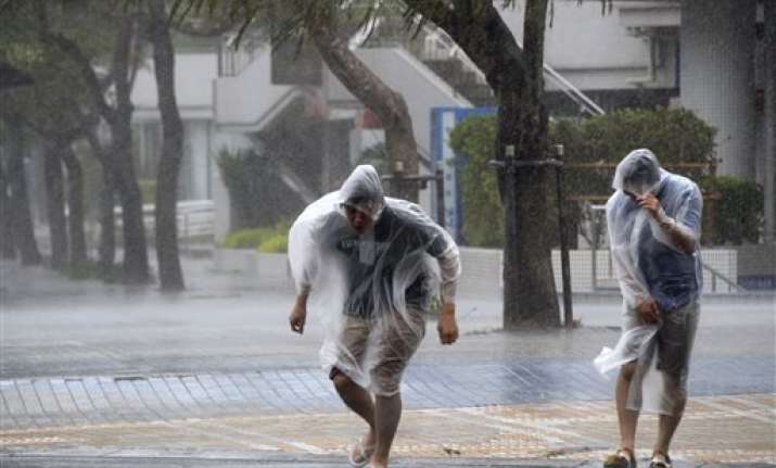 strong typhoon batters japan 35 hurt