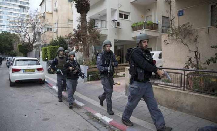 gunman kills 2 at bar in tel aviv manhunt underway