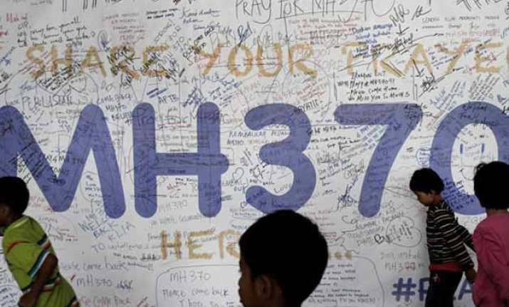 plane debris in indian ocean same type as mh370 expert