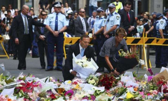australian pm lays flowers at siege site