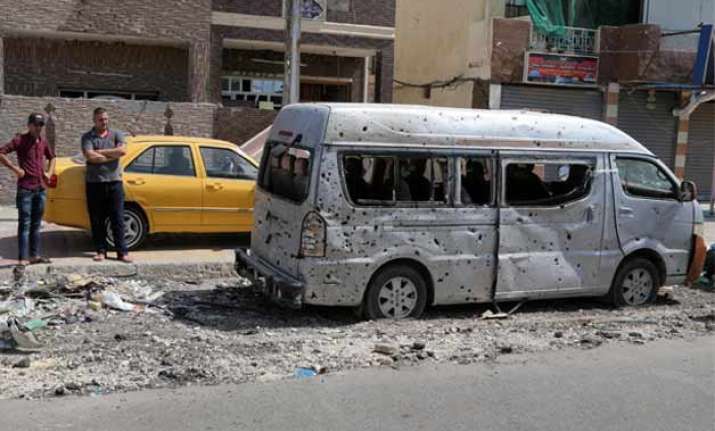 20 killed by two car bombs in iraq
