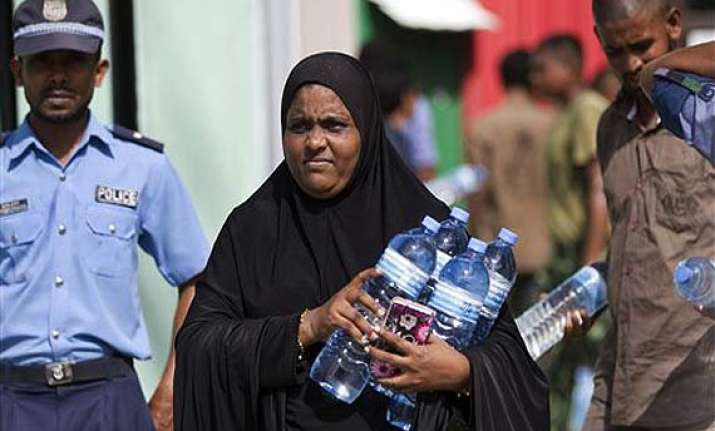 china donates 500 000 to restore water to maldives