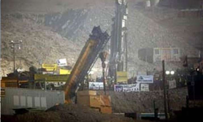 first ray of light reaches trapped chile miners