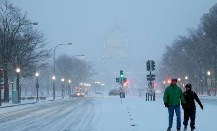 storm slams into eastern us with wet snow strong gales