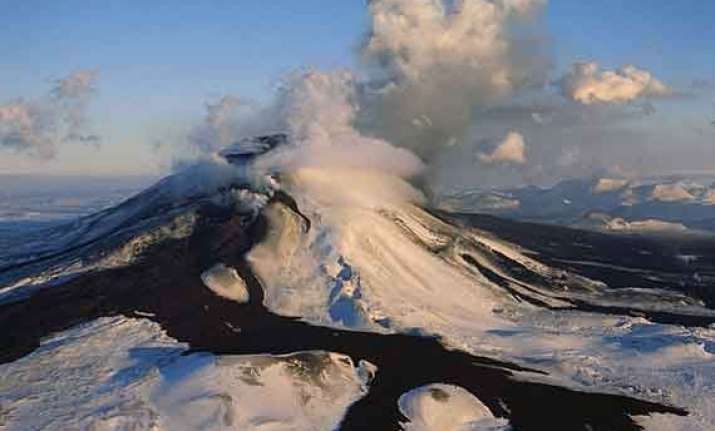 iceland volcano eruption triggers red alert