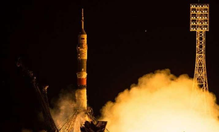 expedition 44 astronauts reach iss for mars research
