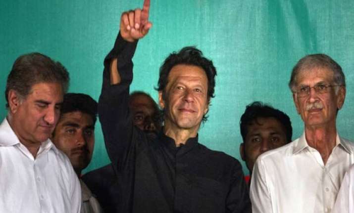 rift in khan s party over march to pm house 4 leaders