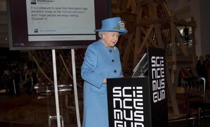queen sends her first tweet signed elizabeth r