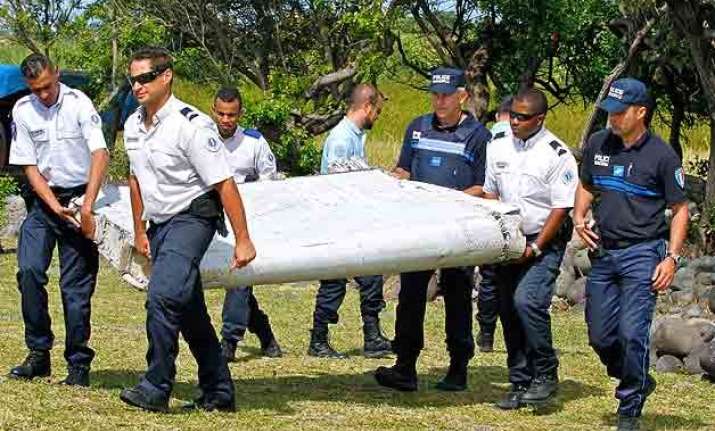 malaysia seeks help in finding more possible mh370 debris