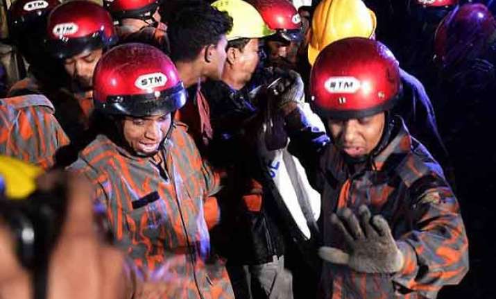 fire at bangladesh plastics factory kills at least 13
