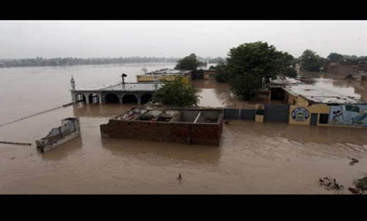fresh showers worsen flood conditions 1700 dead so far in
