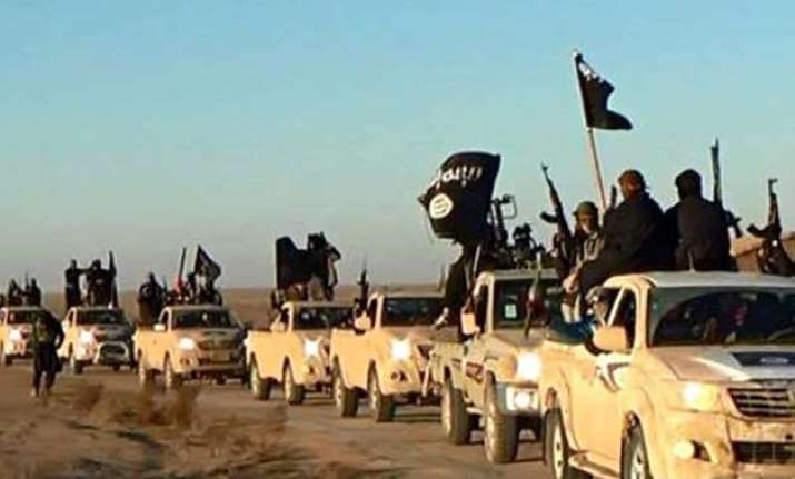 isis massacre in east syria kills over 280 people