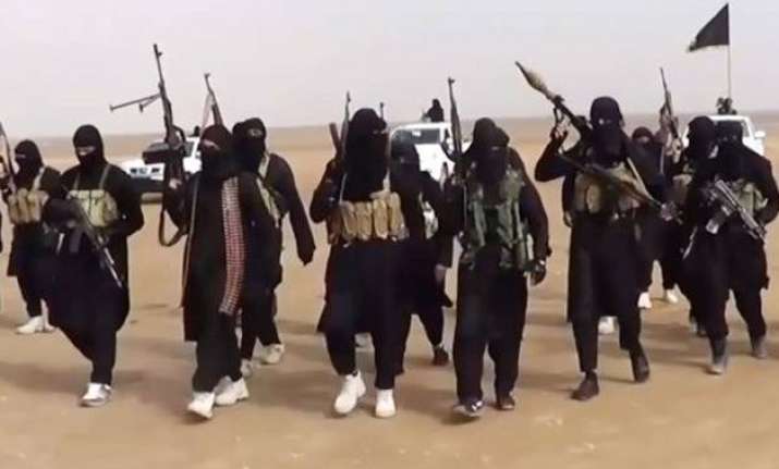 isis executes 15 iraqi police officers 4 journalism students