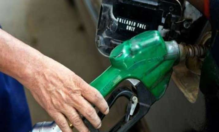 pakistan slashes petrol price by rs 9.43 a litre
