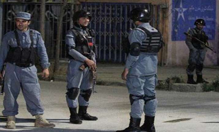 taliban fighters lay siege to police compound kill 26