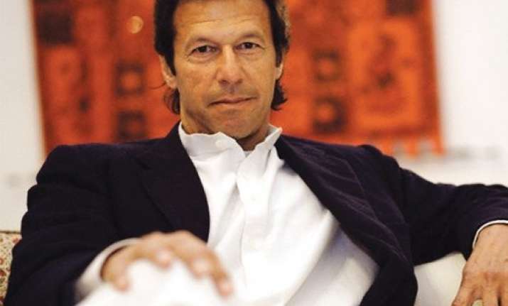 imran khan targets nawaz sharif for silence on indo pak