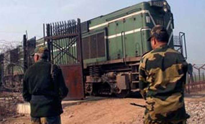 indian passengers of samjhauta express cross wagah border