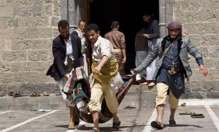 46 killed 100 injured in suicide attacks on 2 yemen mosques