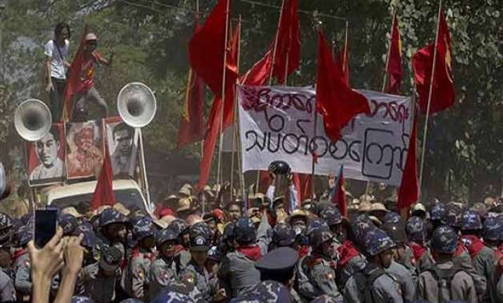 myanmar police crack down on protesters for third day