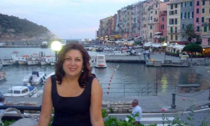 spanish woman claims she is owner of sun gets notary