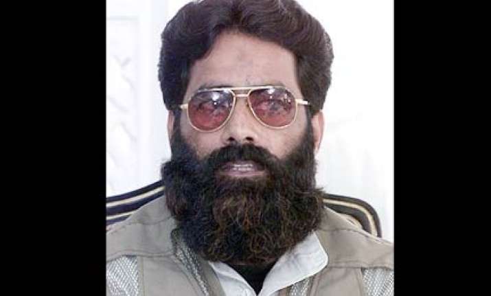 us slaps sanctions on huji its chief ilyas kashmiri