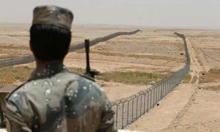 saudi arabia to build military base near yemen border