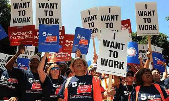 us jobless claims rise by 12 000