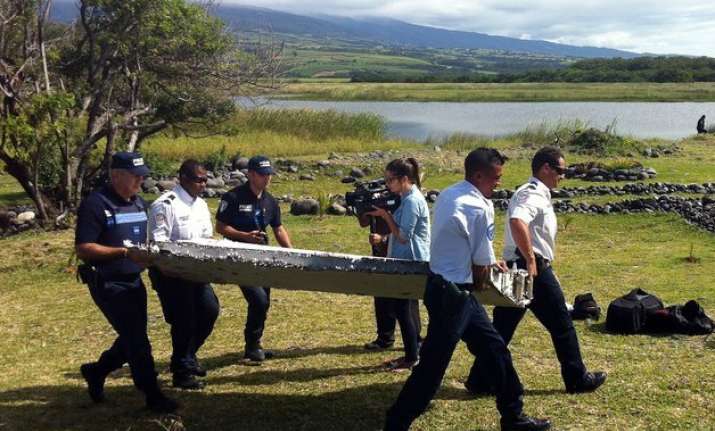 plane debris in indian ocean same type as mh370 us official