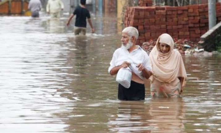 rain triggers flash floods in pakistan