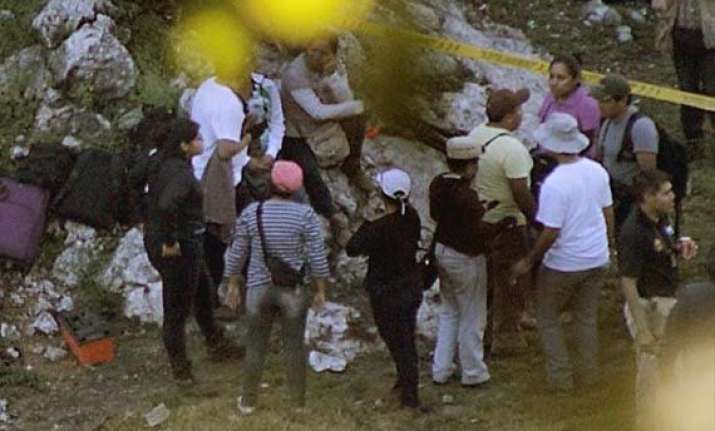 mexican experts scour for 43 students bodies at dump